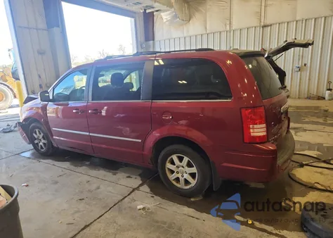 2010 Chrysler Town & Country Touring Plus из США, поврежденный, VIN 2A4RR8DX4AR495033